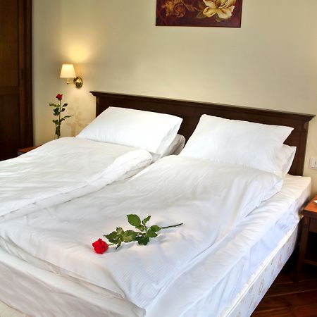 Kobza Haus Old Town Bed & Breakfast กดัญสก์ ภายนอก รูปภาพ