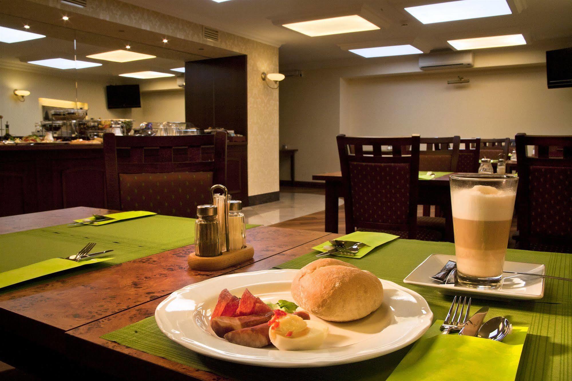 Kobza Haus Old Town Bed & Breakfast กดัญสก์ ภายนอก รูปภาพ